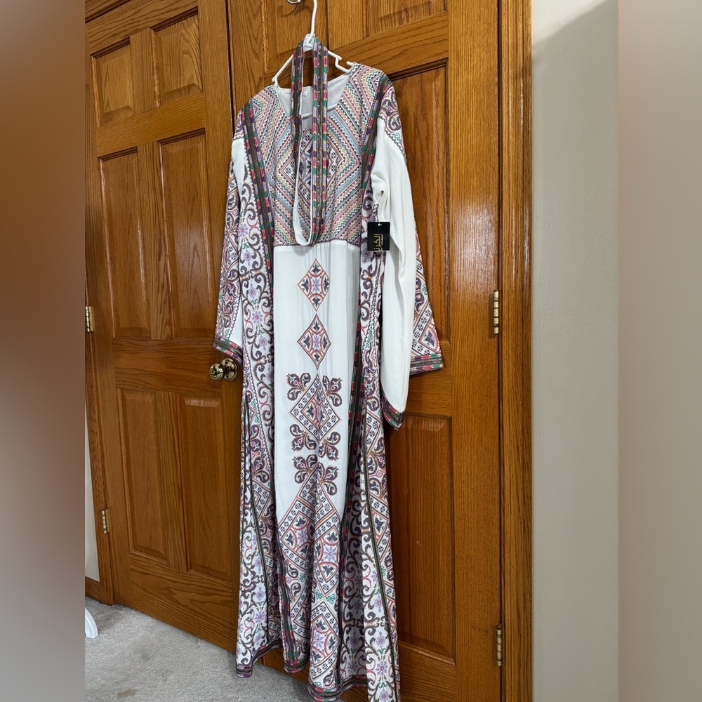Palestinian Thobe White Purple Lilac Plus Size 5 / 2X Embroidered Formal Gown - Picture 5 of 16
